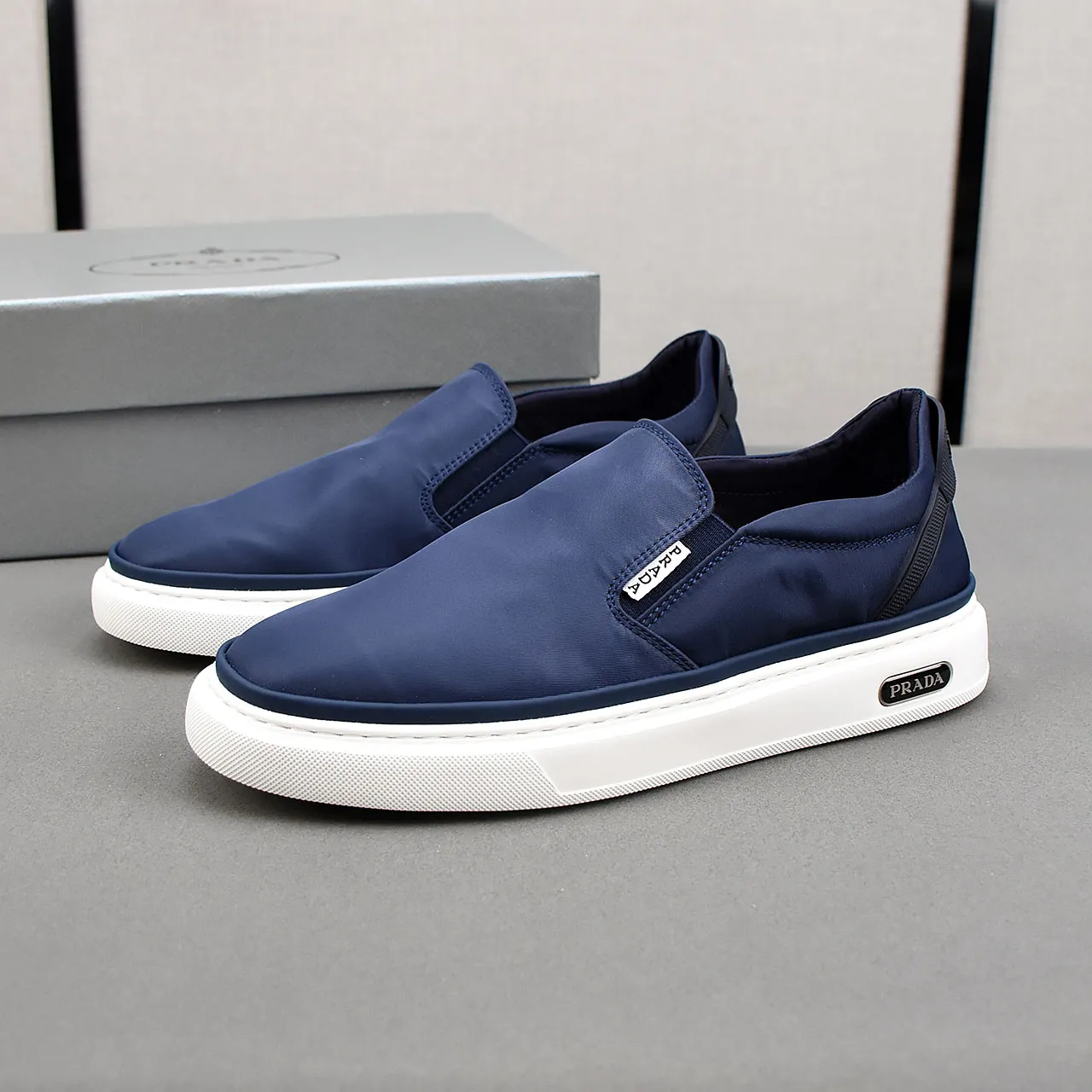 PP400❣️❣️❣️Prada breathable cloth shoes, the upper is made of comfortable and breathable fabric, and the ultra-light soft foam outsole. Men's size 39-44.